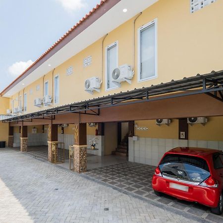 Reddoorz Syariah Near Rsud Dr Iskak Tulungagung Hotel Kedungwaru Kültér fotó