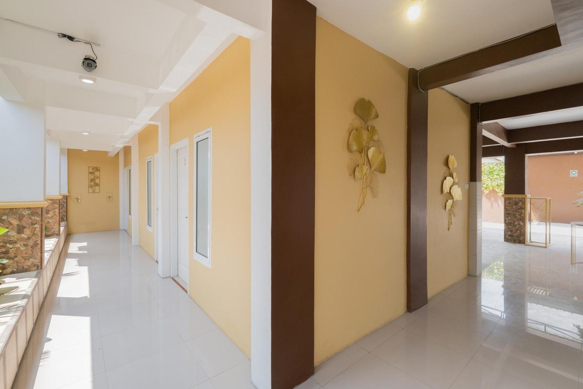 Reddoorz Syariah Near Rsud Dr Iskak Tulungagung Hotel Kedungwaru Kültér fotó
