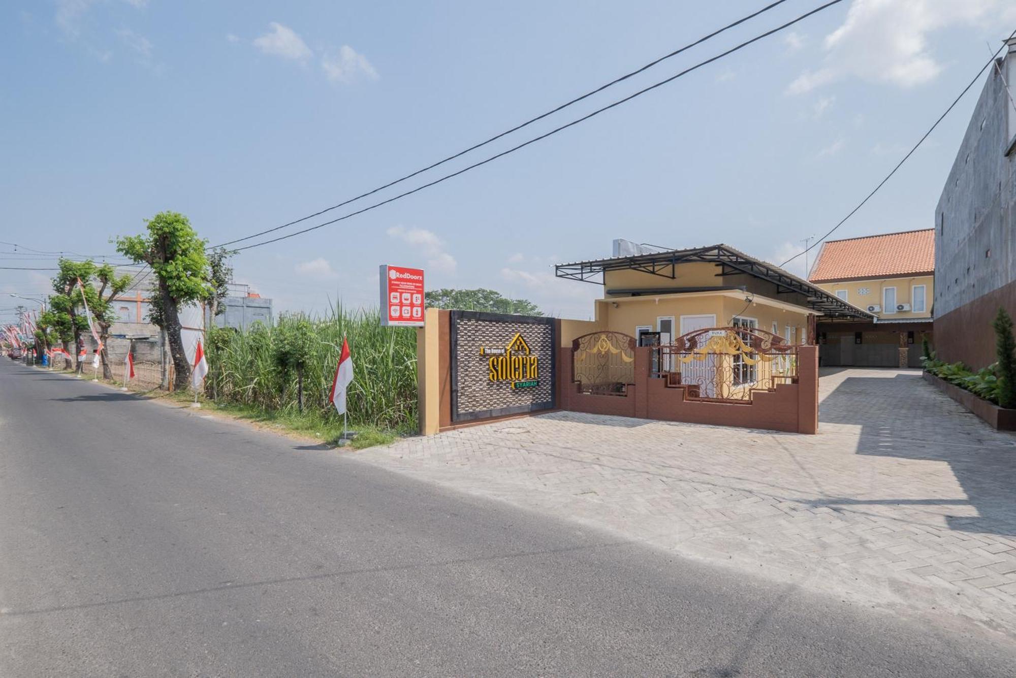 Reddoorz Syariah Near Rsud Dr Iskak Tulungagung Hotel Kedungwaru Kültér fotó