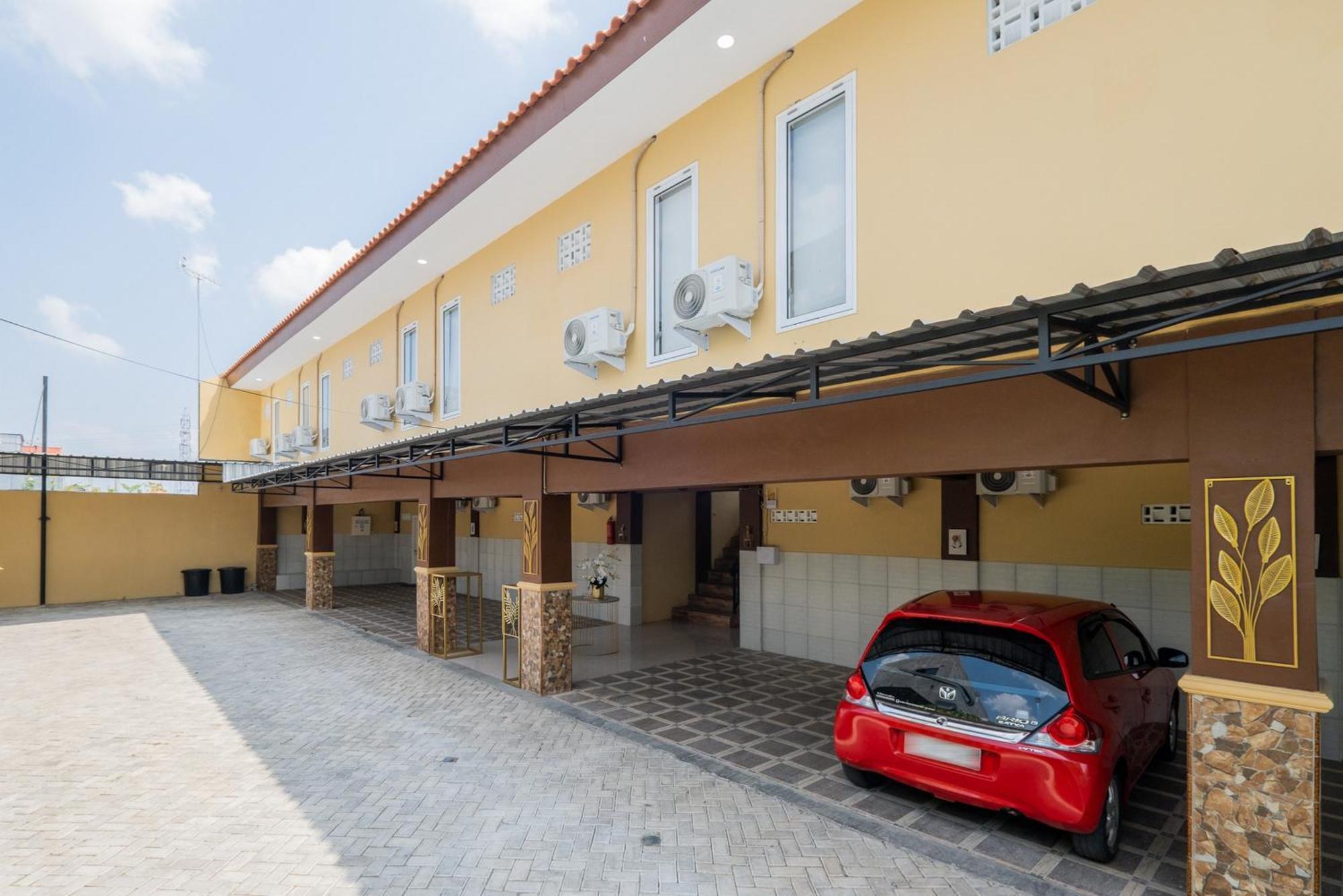 Reddoorz Syariah Near Rsud Dr Iskak Tulungagung Hotel Kedungwaru Kültér fotó