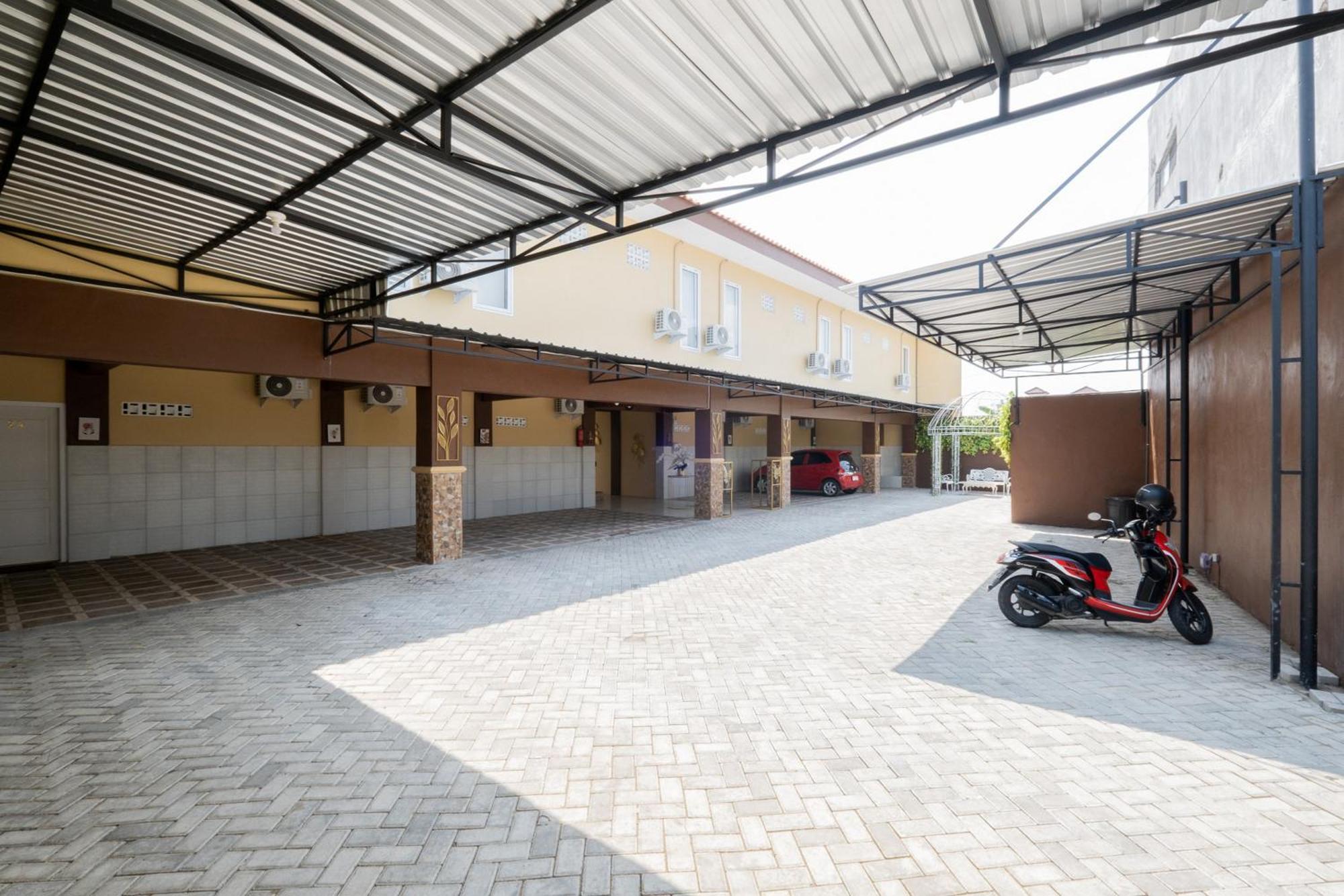 Reddoorz Syariah Near Rsud Dr Iskak Tulungagung Hotel Kedungwaru Kültér fotó