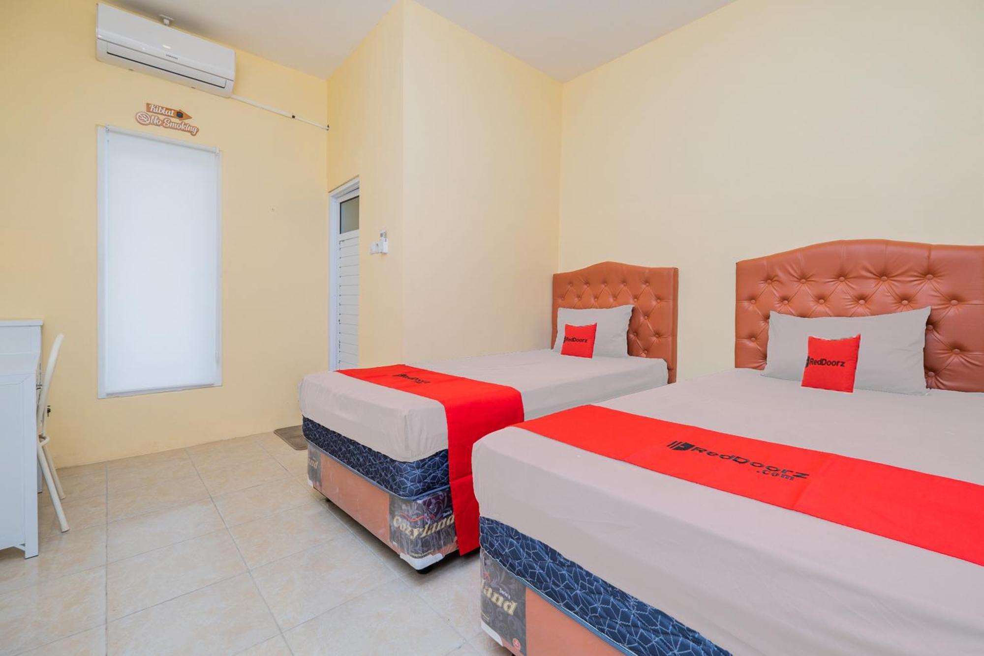 Reddoorz Syariah Near Rsud Dr Iskak Tulungagung Hotel Kedungwaru Kültér fotó